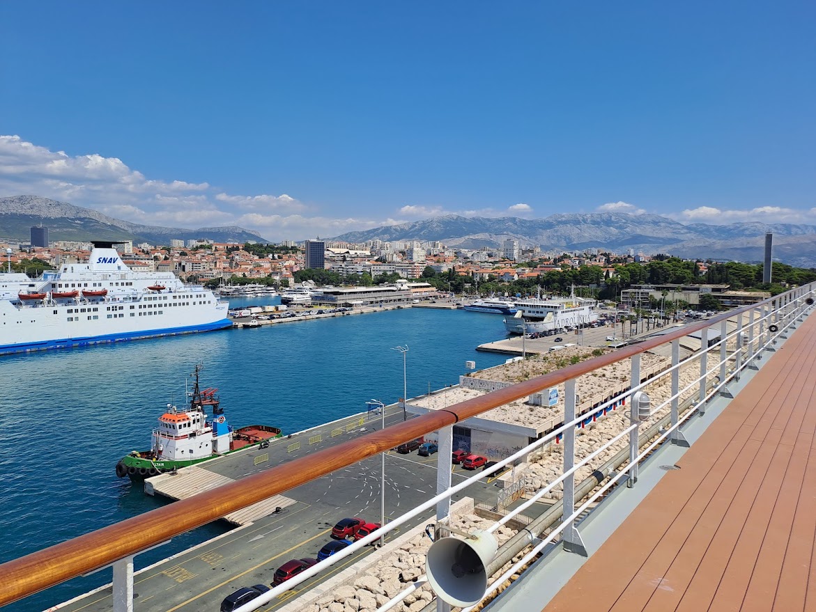 Split ferry and cruise port